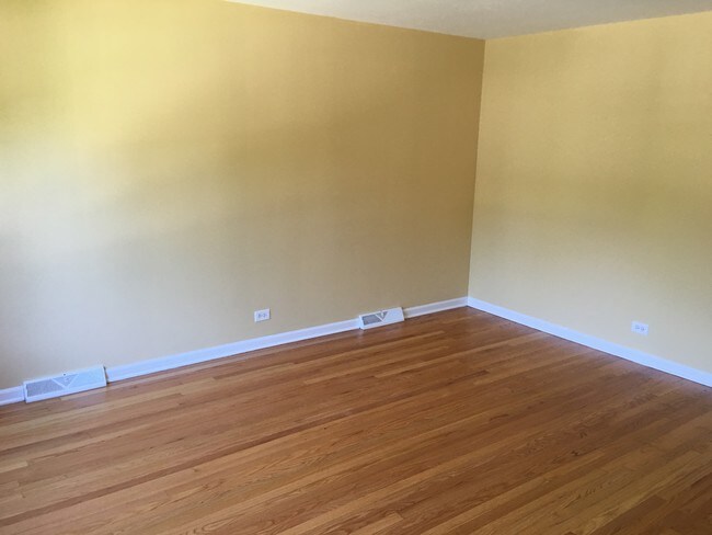 5501 W Dakin St unit First floor, Chicago, IL 60641 - photo 7