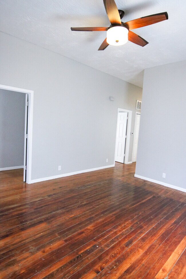 613 S Main Ave, Springfield, MO 65806 - photo 2