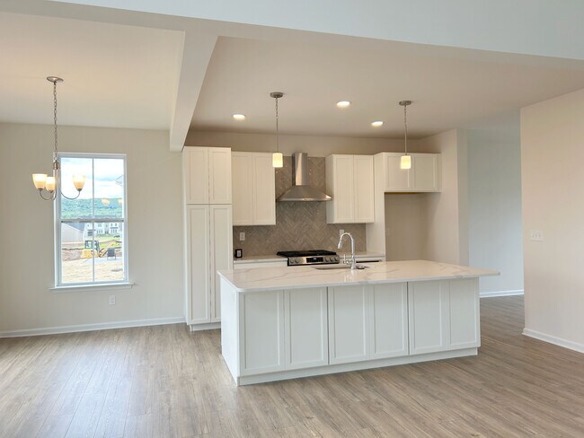 317 Abby Rd, MacUngie, PA 18062 - photo 4