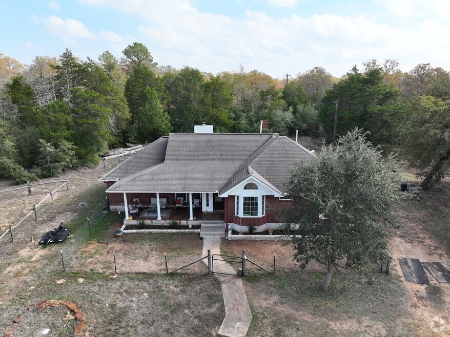 110 Sky Ranch Rd, Smithville, TX 78957 - photo 2