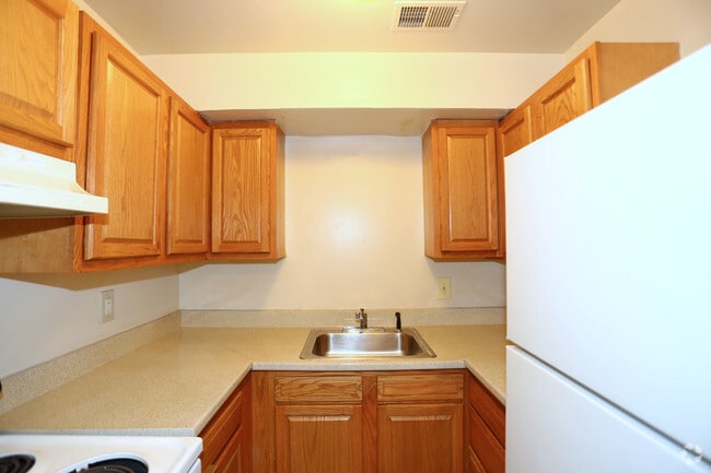 Queen Esther Apartments, Baltimore, MD 21213 - photo 6