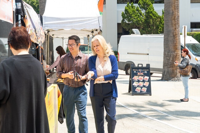 Locals in Glendale love grabbing lunch at the Farmers Market near Vineyard.