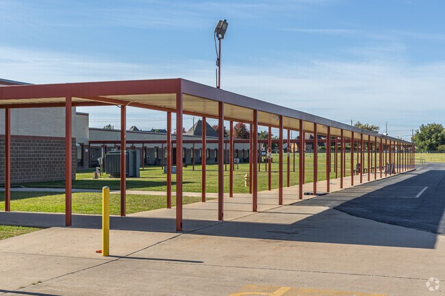 Ardis Ann Middle School has a student-teacher ratio of 15 to 1.