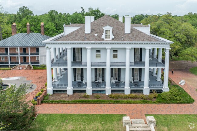 Natchez is famous for its antebellum homes, showcasing grand architecture and the city’s deep historical roots.