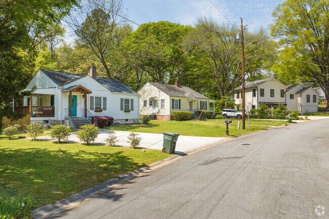 The residential streets of Frasier feature lush green front lawns.