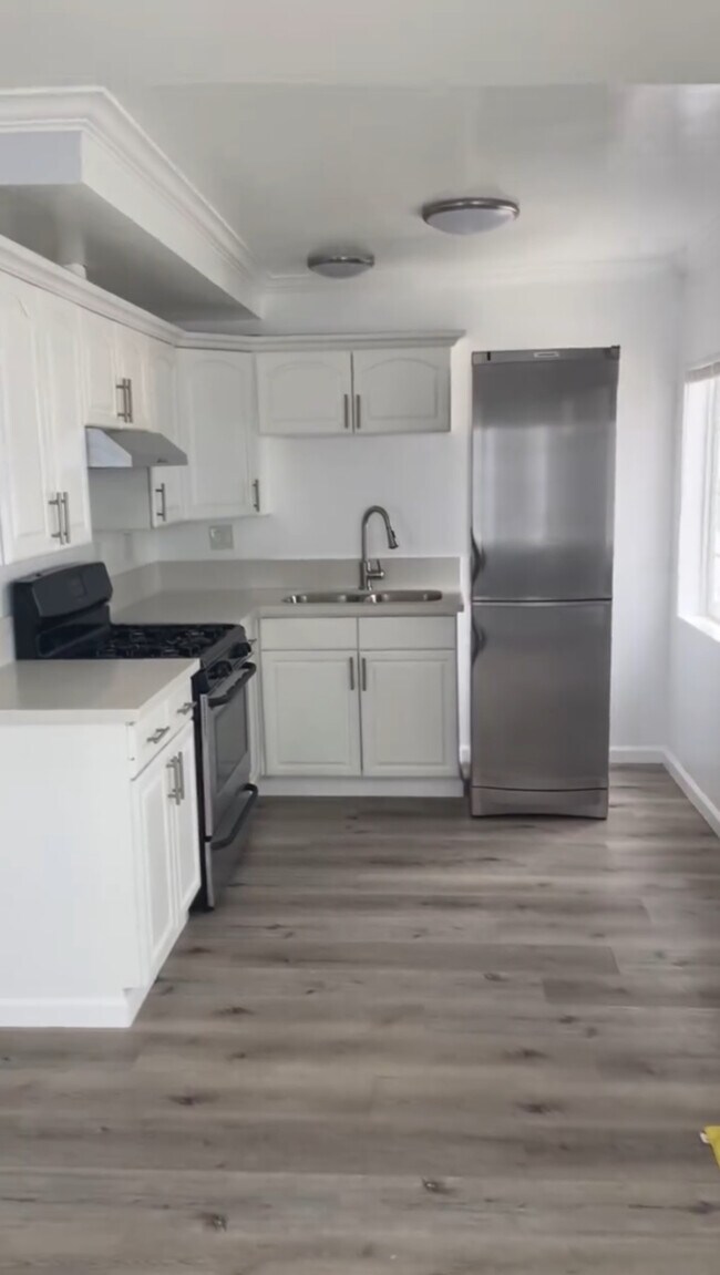237 54th St, San Diego, CA 92114