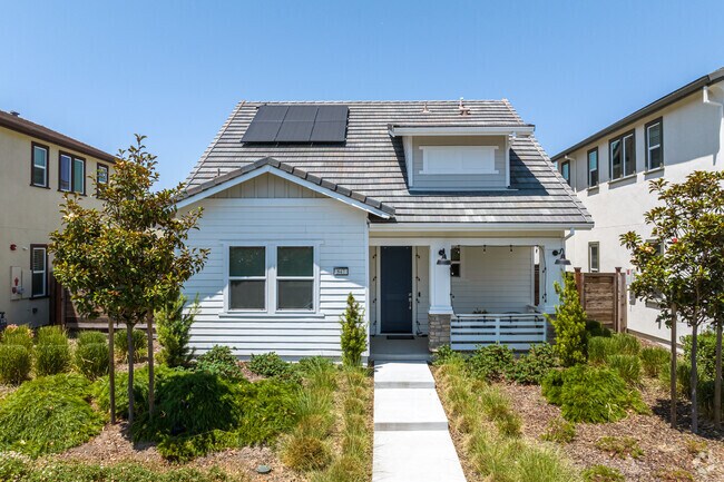 Modern homes in Sonoma are found near the city's center.