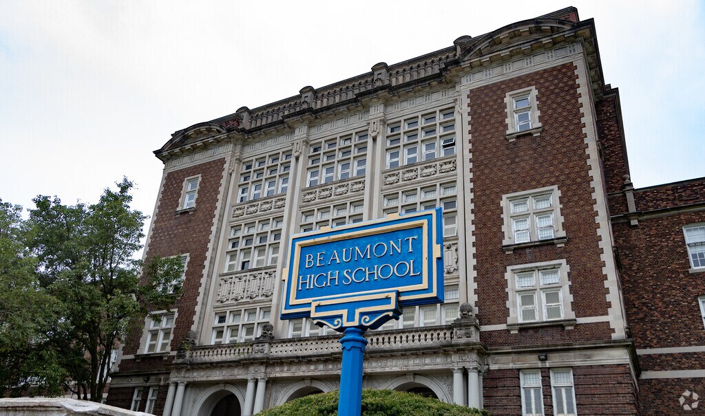 Beaumont Cte High School sign in Greater Ville.