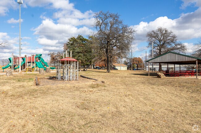 Billy Vessels park is in the center of the city.