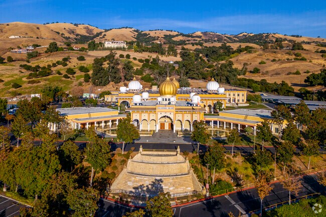 Sikh Gurdwara San Jose welcomes everybody regardless of faith.