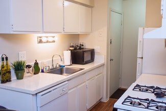 250 Henry St, Belleville, MI 48111