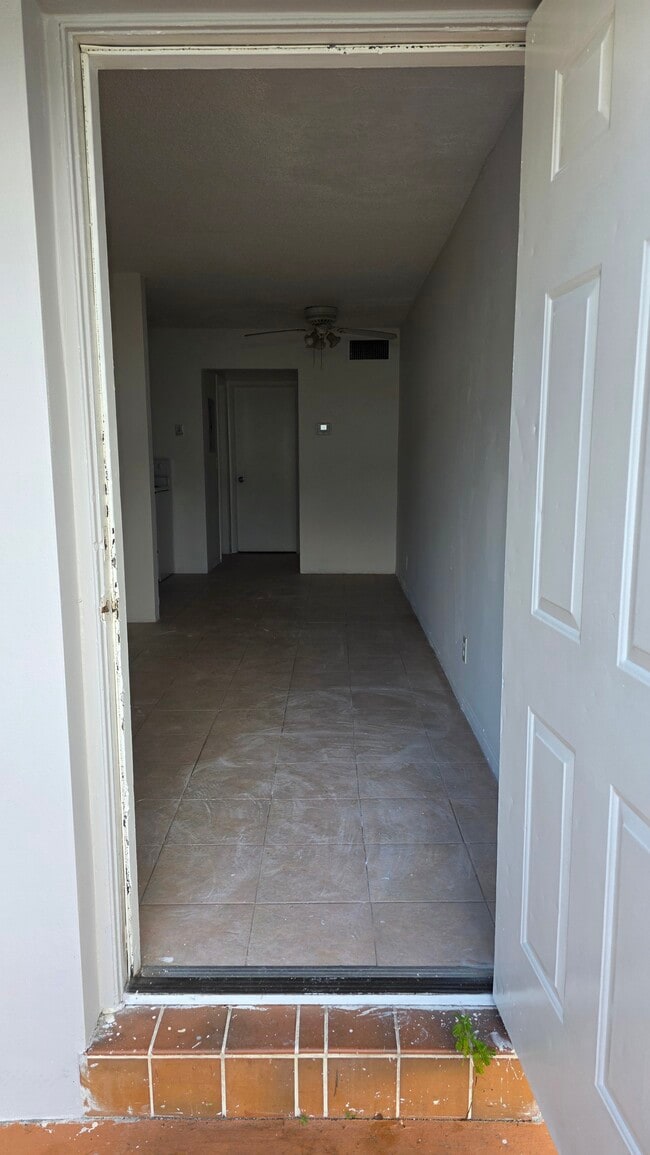 19 SW 14th St, Dania, FL 33004 - photo 4