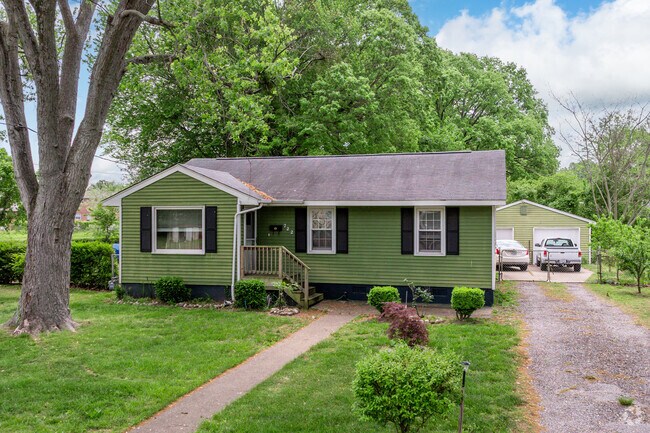 From the welcoming front porch to the spacious backyard, Hudson Terrace’s traditional homes offer all the charm you’re looking for.