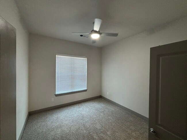 1050 Wittenburg unit a1, Kyle, TX 78640 - photo 6