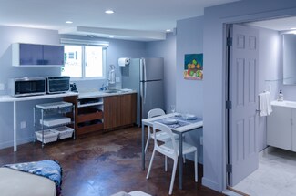 22054 De la Guerra St, Los Angeles, CA 91364