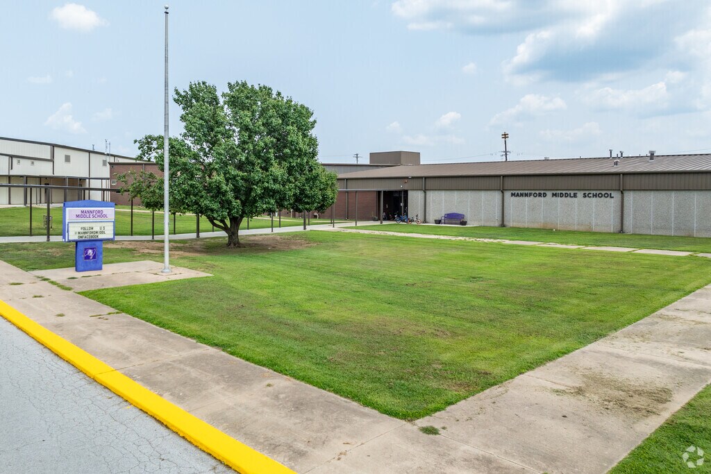 Mannford Middle School prides itself on a B+ Niche score.