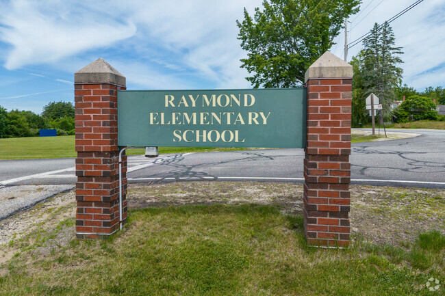 Road sign and entrance to Raymond Elementary School.
