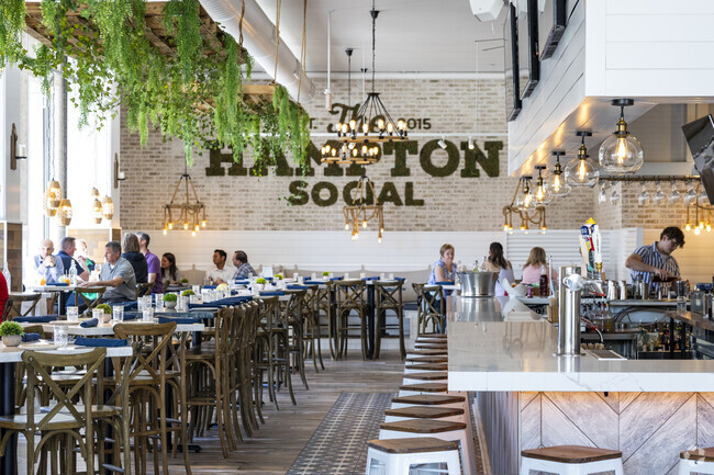 With a tasty menu, Burr Ridge East's Hampton Social is the perfect place to grab lunch.