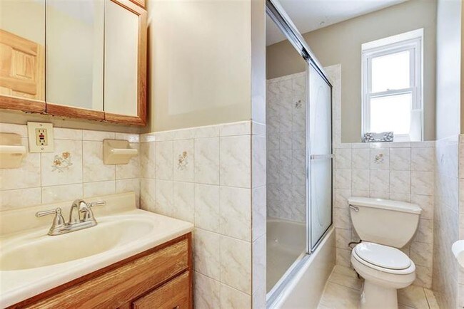 Van Reypen Arms unit 311, Jersey City, NJ 07306 - photo 3