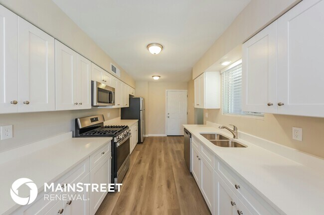 4322 E Saint Catherine Ave, Phoenix, AZ 85042 - photo 7