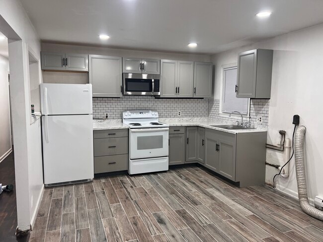 Full kitchen with washer dryer hook up