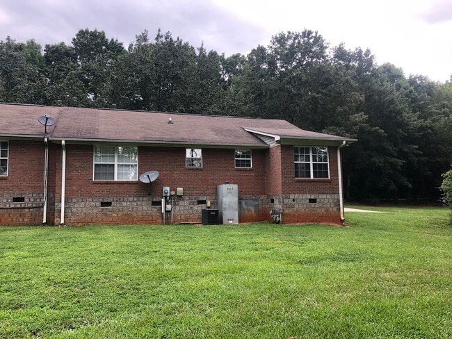 254 Sloans Grove Rd, Spartanburg, SC 29307 - photo 2