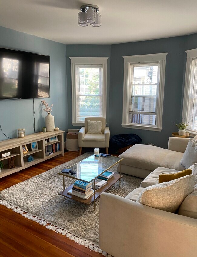 876 Adams St, Boston, MA 02124