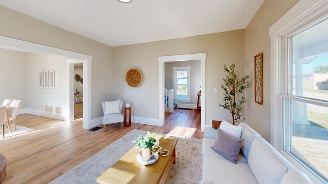 253 N Market St, Mount Sterling, OH 43143 - photo 2