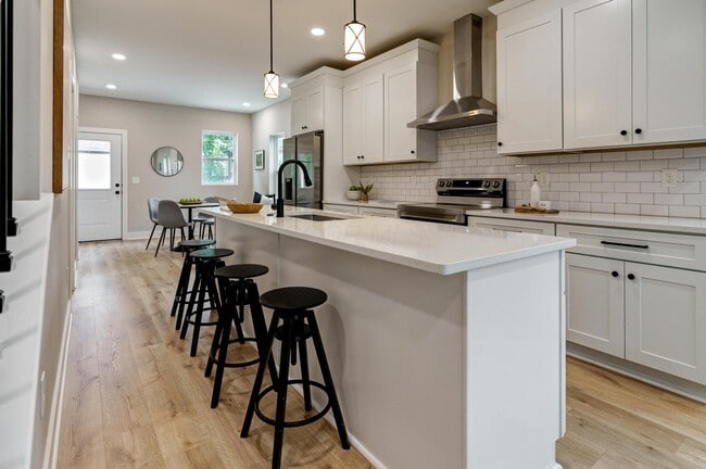 2589 Dayton Ave, Columbus, OH 43202 - photo 4