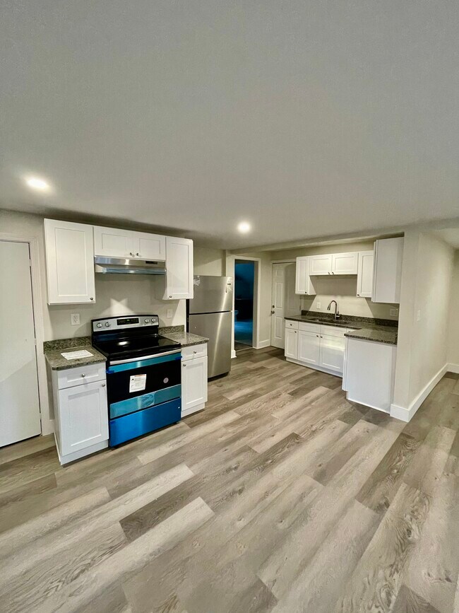 16 Crompton St unit 1, Worcester, MA 01610 - photo 2