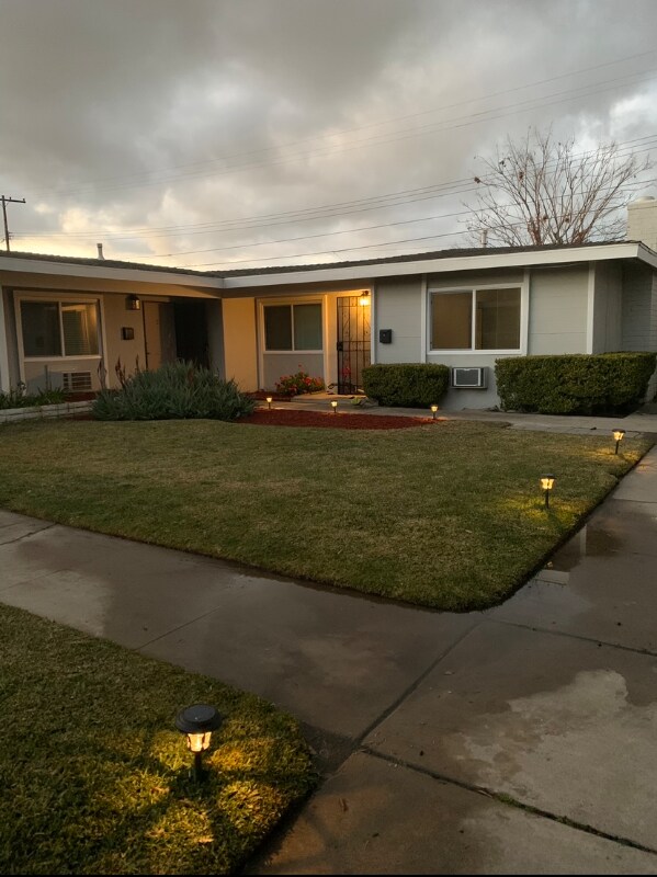 2729 W Yale Ave Unit B, Anaheim, CA 92801