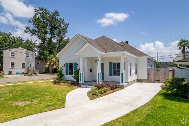 New-construction homes are scattered among Airline Park's older homes.