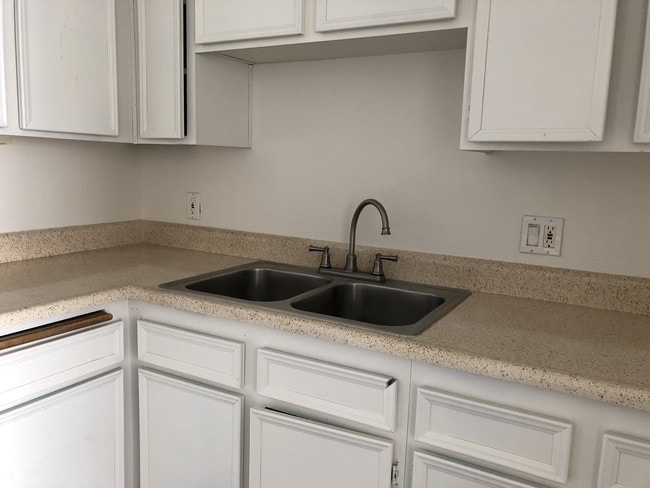 Canyon Breeze, San Diego, CA 92103 - photo 4