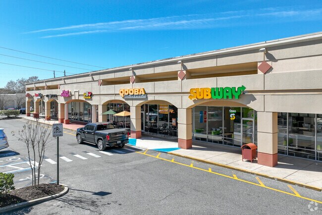 Wekiva Springs has shopping and dining options spread throughout it's community.