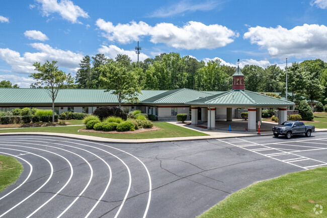 The Bedford School has a student-teacher ratio of 6 to 1.