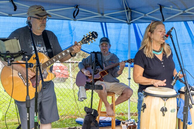 Live music gives the Hampstead Farmers' Market a fun vibe.