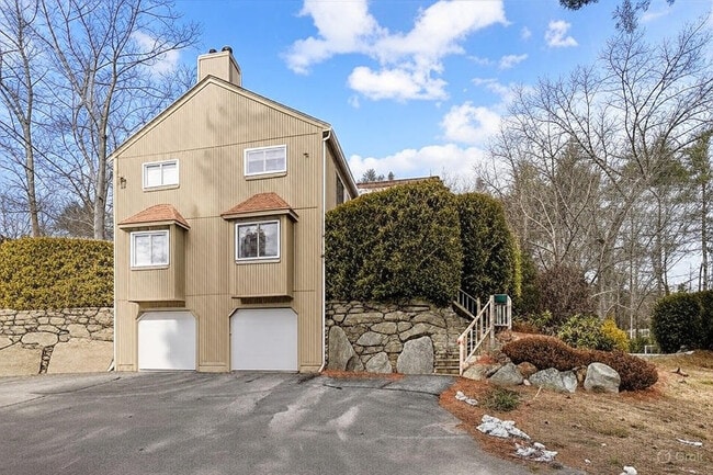 9 Manor House Ln, Uxbridge, MA 01569 - photo 2