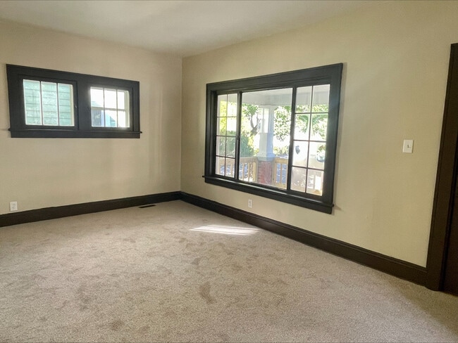 1022 Herberich Ave, Akron, OH 44301 - photo 2