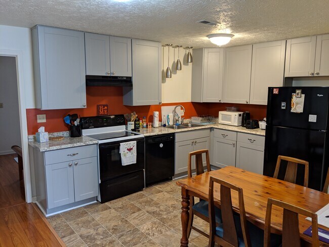 143 Clover Valley Cir, Blacksburg, VA 24060 - photo 6