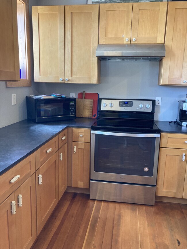 215-1/2 N Emmett, Butte, MT 59701 - photo 7