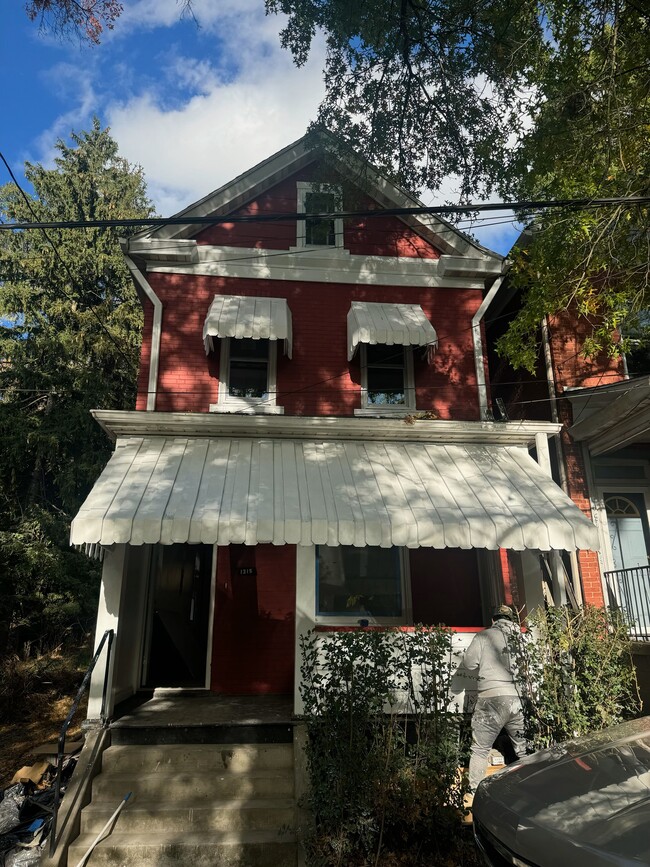 1315 Labelle Ave, Pittsburgh, PA 15221