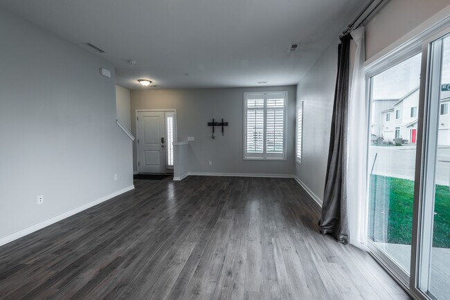 329 NE Otter Dr, Waukee, IA 50263 - photo 6