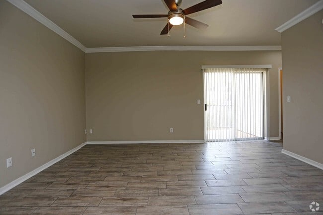 2BR,2BA - 1010SF - LIVING AREA