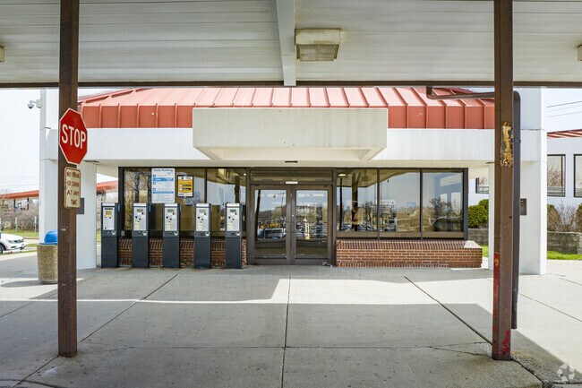 The Richton Park Metra makes commuting a breeze with direct to downtown Chicago.