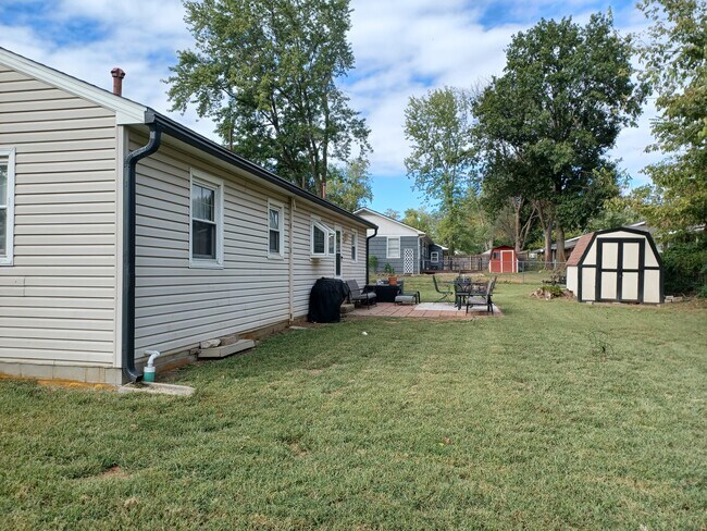 206 S Bagby St, Knob Noster, MO 65336 - photo 2