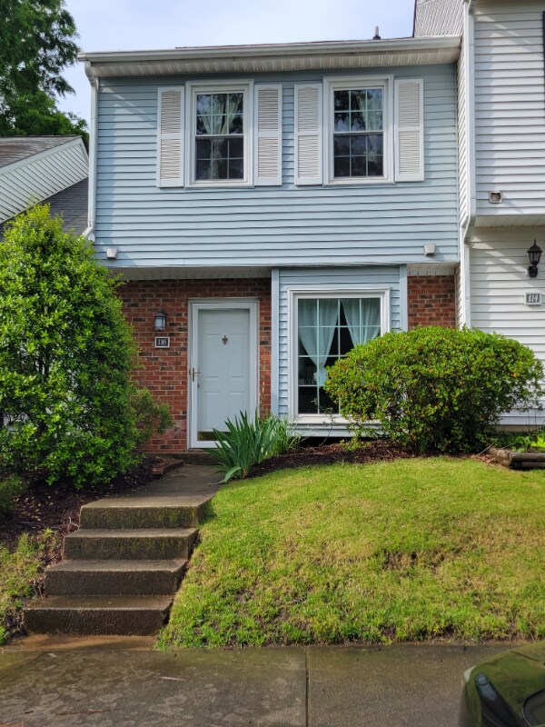 116 St Andrews Ln, Chapel Hill, NC 27517
