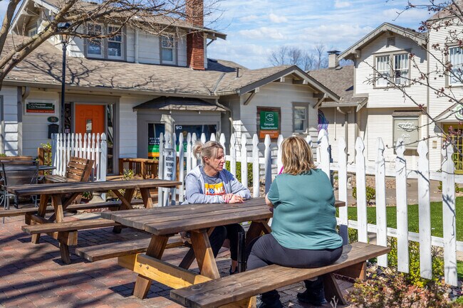 Residents enjoy the outdoors and some shopping at Clifton Market by Country Overlook.