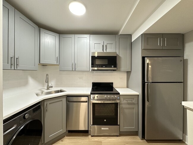 1214 N La Salle Dr unit J08P, Chicago, IL 60610 - photo 3