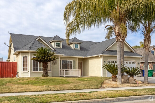 New traditional homes with varying style accents can be found along the edges of Kerman.