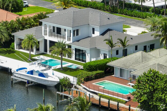 It's easy to find one's dream home right by the Intracoastal when moving to Downtown Palm Beach.